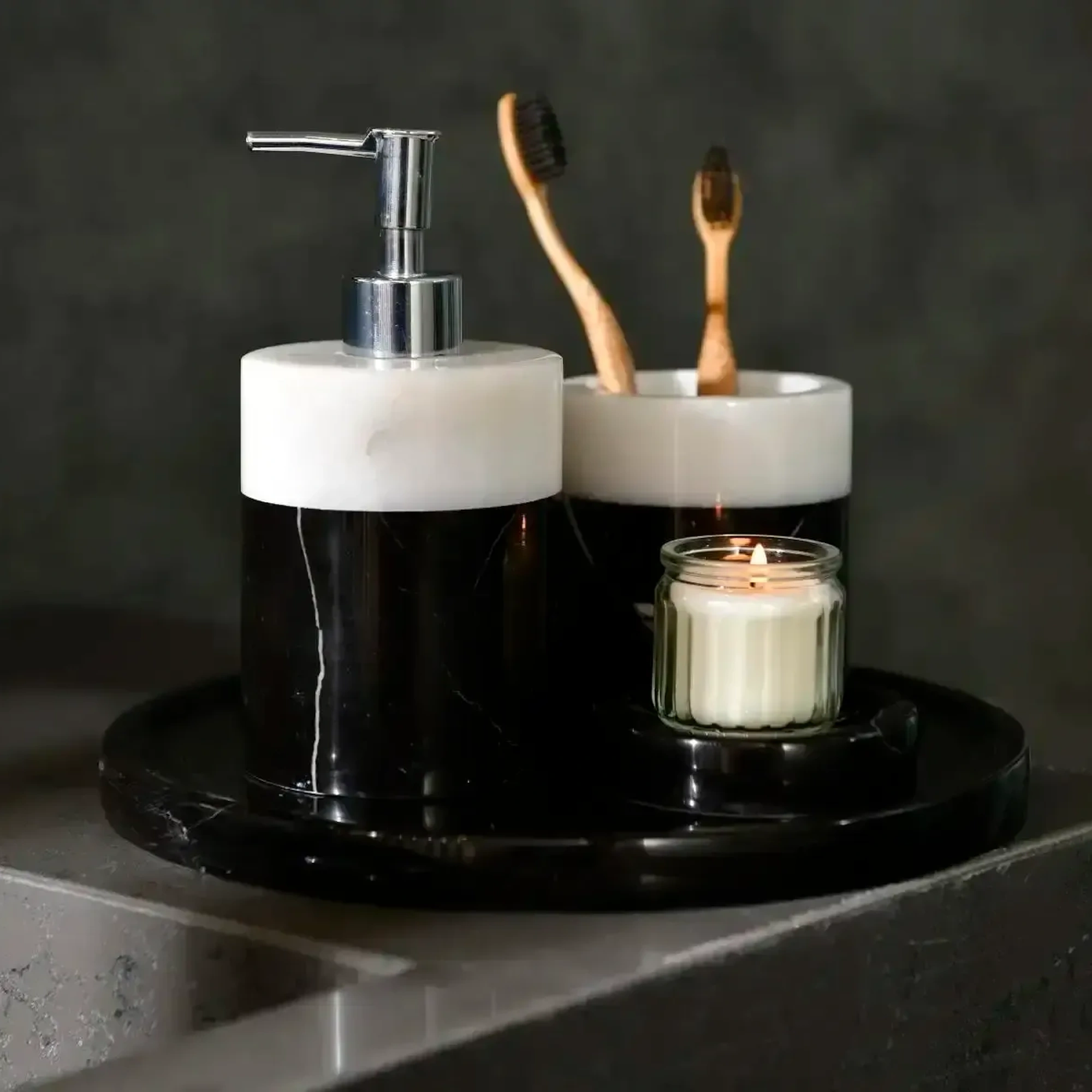 Qua Home Rizz Mermer 5' li Banyo Seti Siyah Beyaz