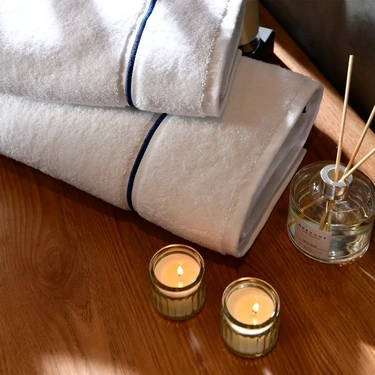  Qua Home Petunia Pima Pamuk Banyo Havlusu Beyaz Lacivert 90x150 cm