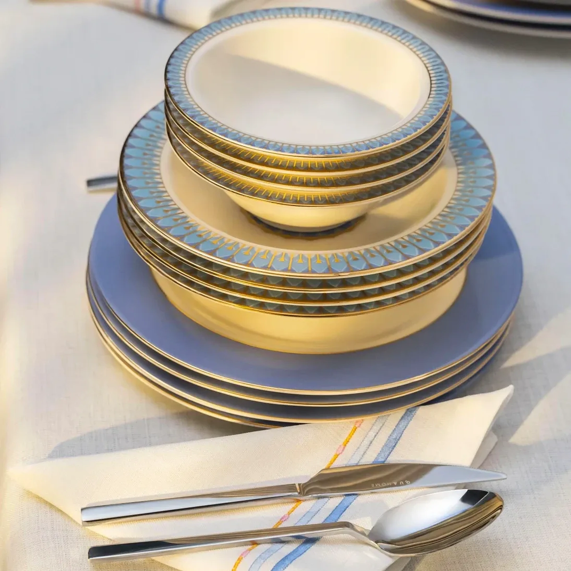 Qua Home Giselle Mavi Gold Kase 16 cm