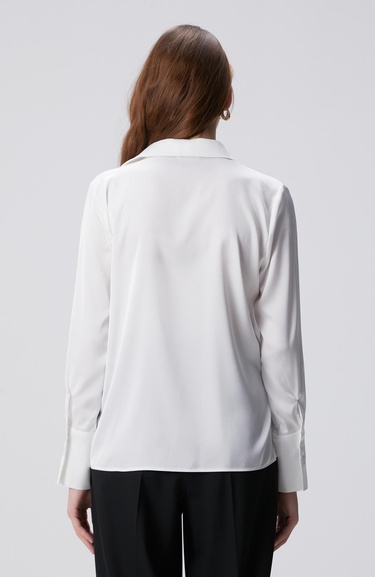  Network Kadın Kırık Beyaz Geniş Manşetli Saten Gömlek