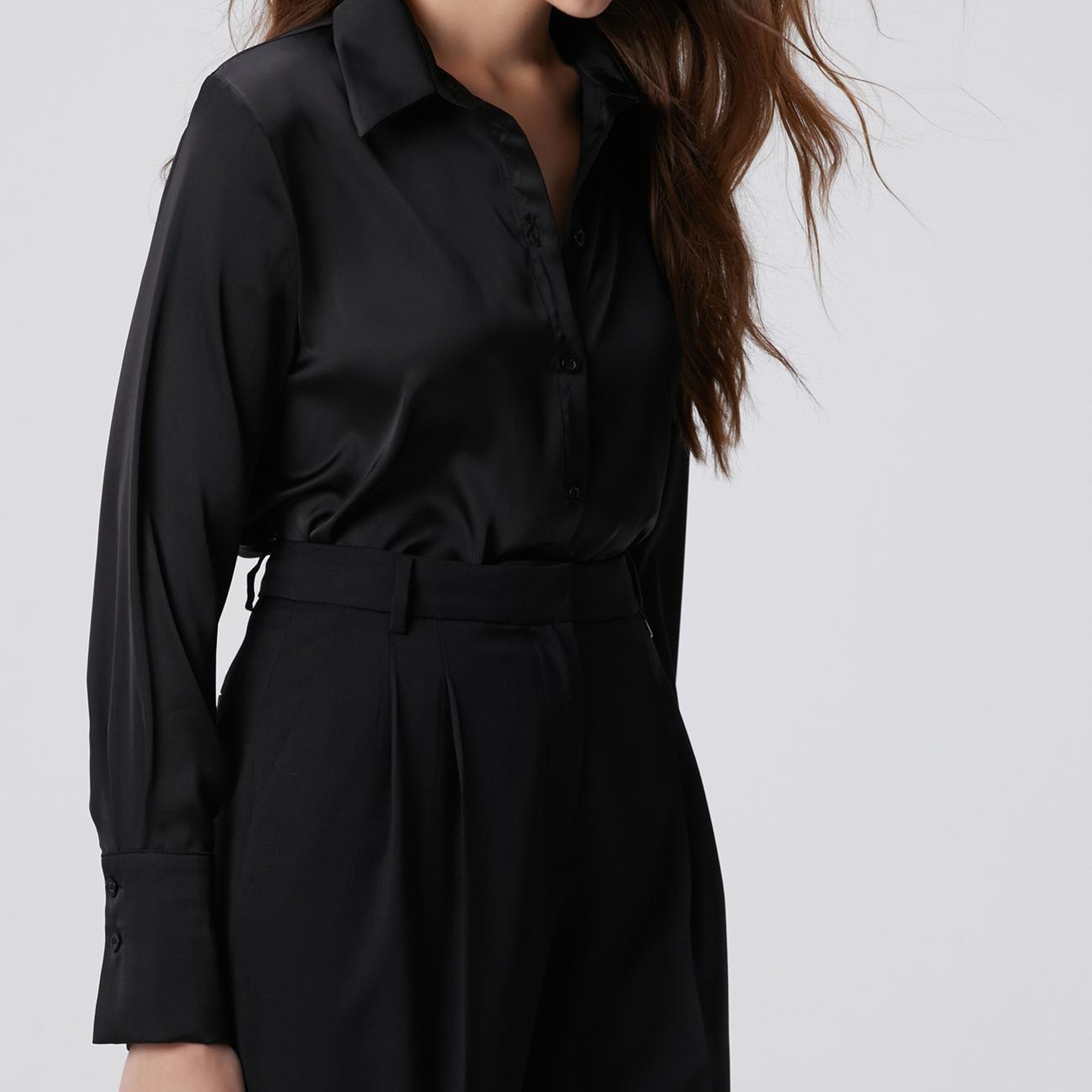 Network Kadın Siyah Geniş Manşetli Saten Gömlek