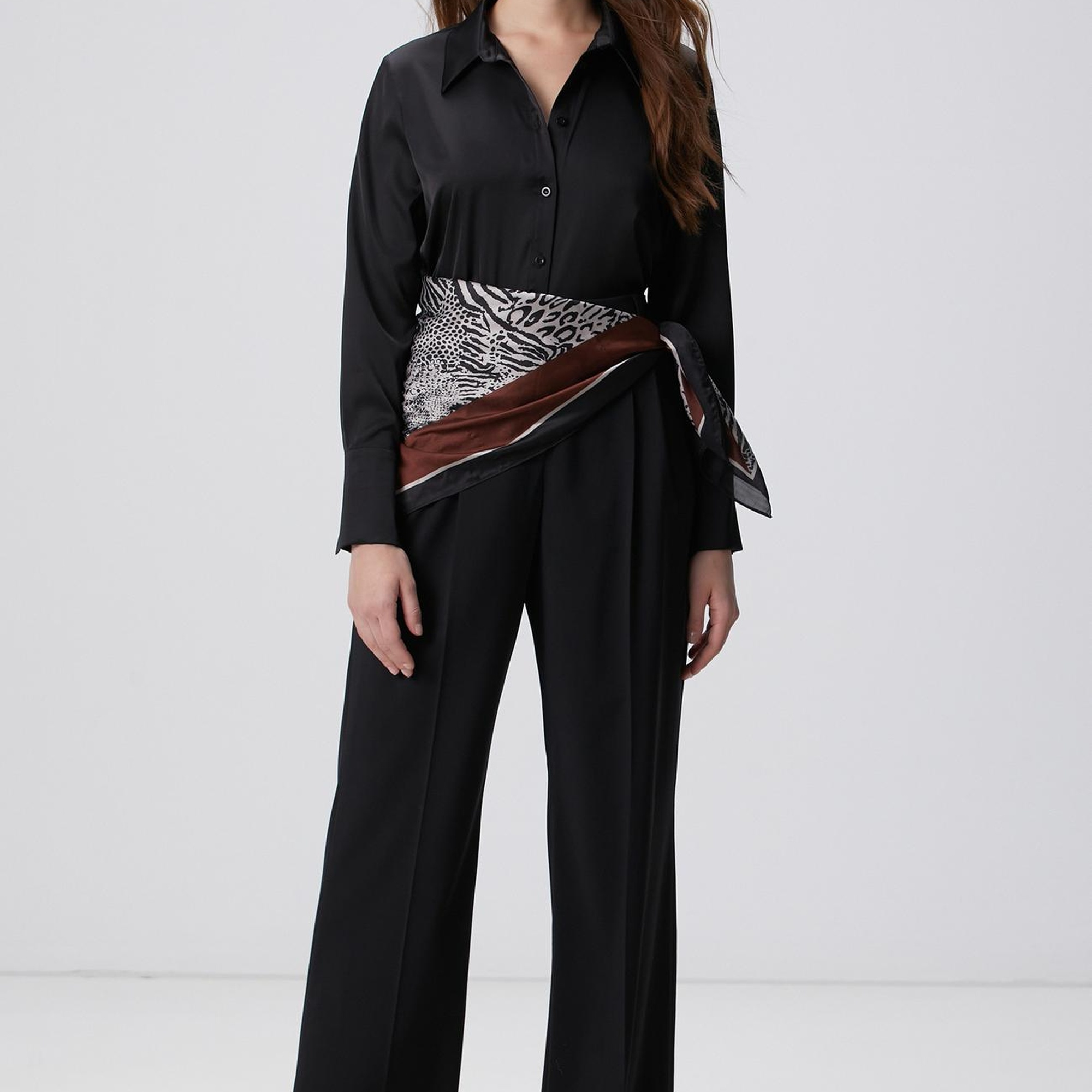 Network Kadın Siyah Geniş Manşetli Saten Gömlek