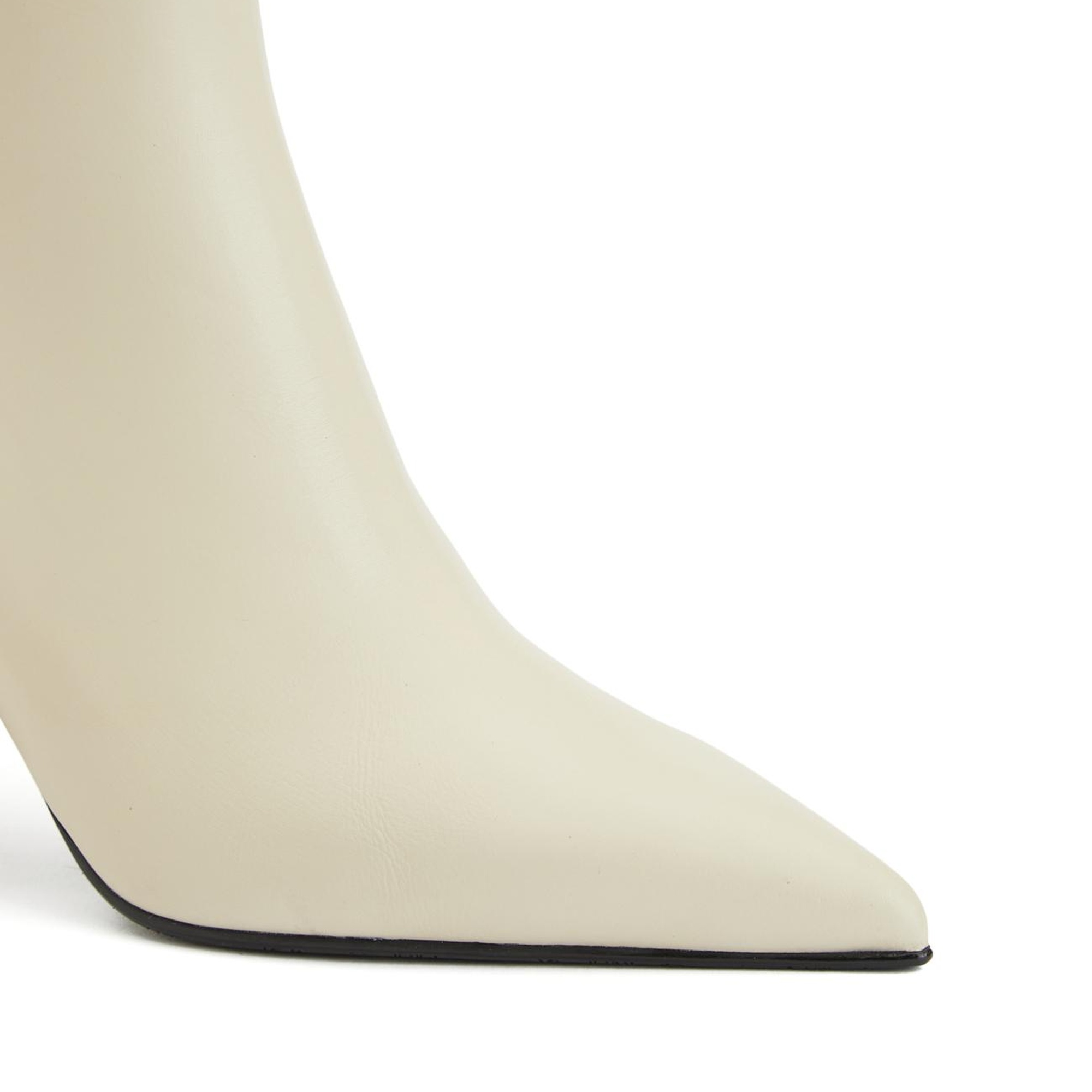 George Hogg Kadın BOT