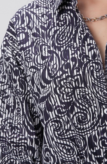  Network Kadın Lacivert Beyaz Desenli Gömlek