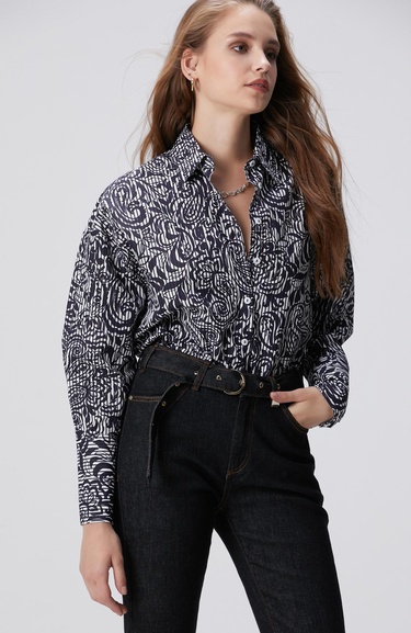  Network Kadın Lacivert Beyaz Desenli Gömlek