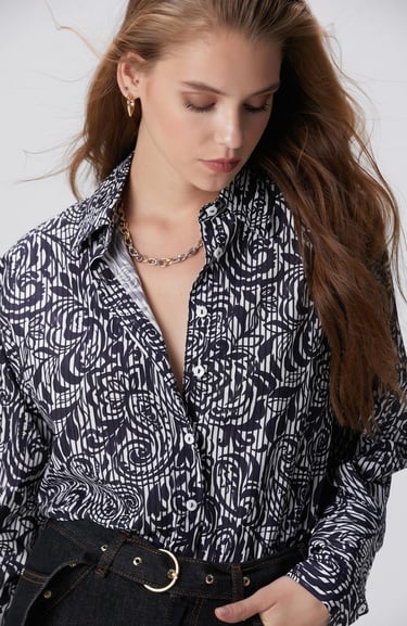  Network Kadın Lacivert Beyaz Desenli Gömlek