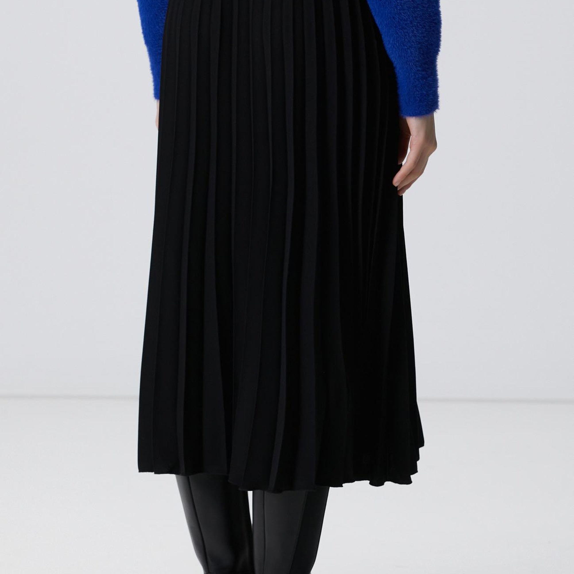 Network Kadın Siyah Piliseli Midi Etek