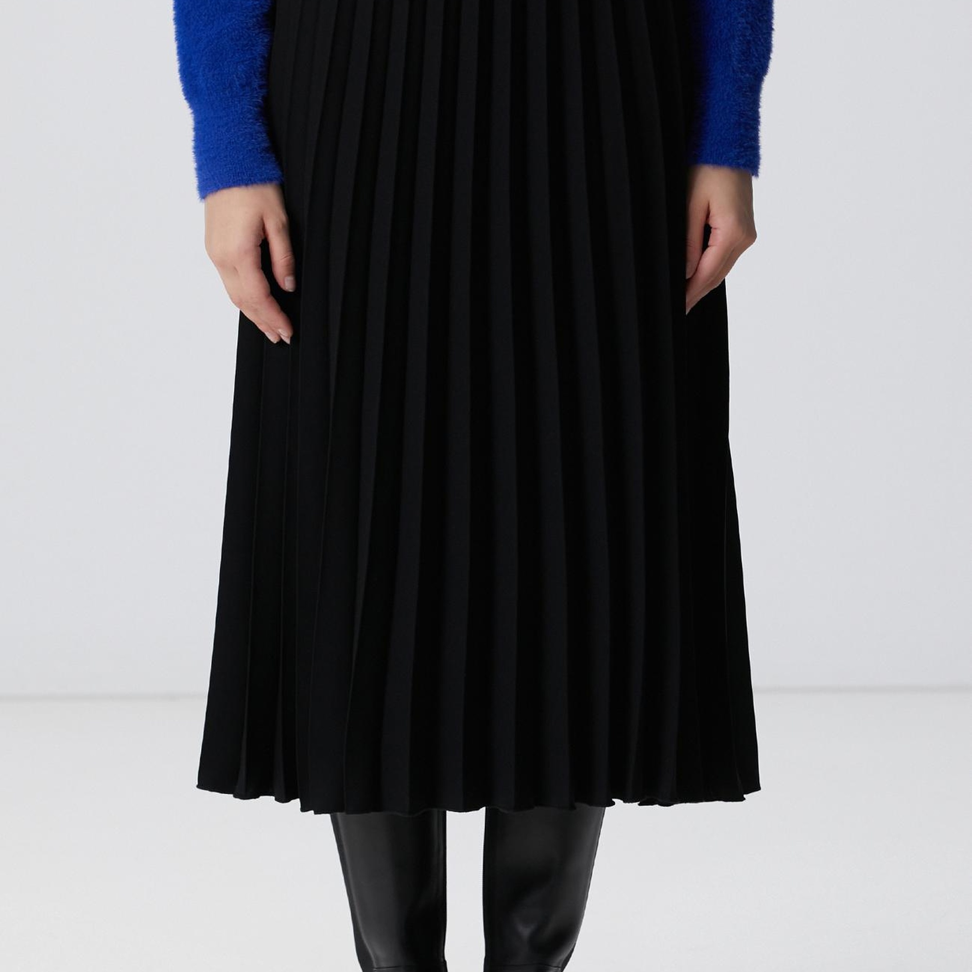 Network Kadın Siyah Piliseli Midi Etek