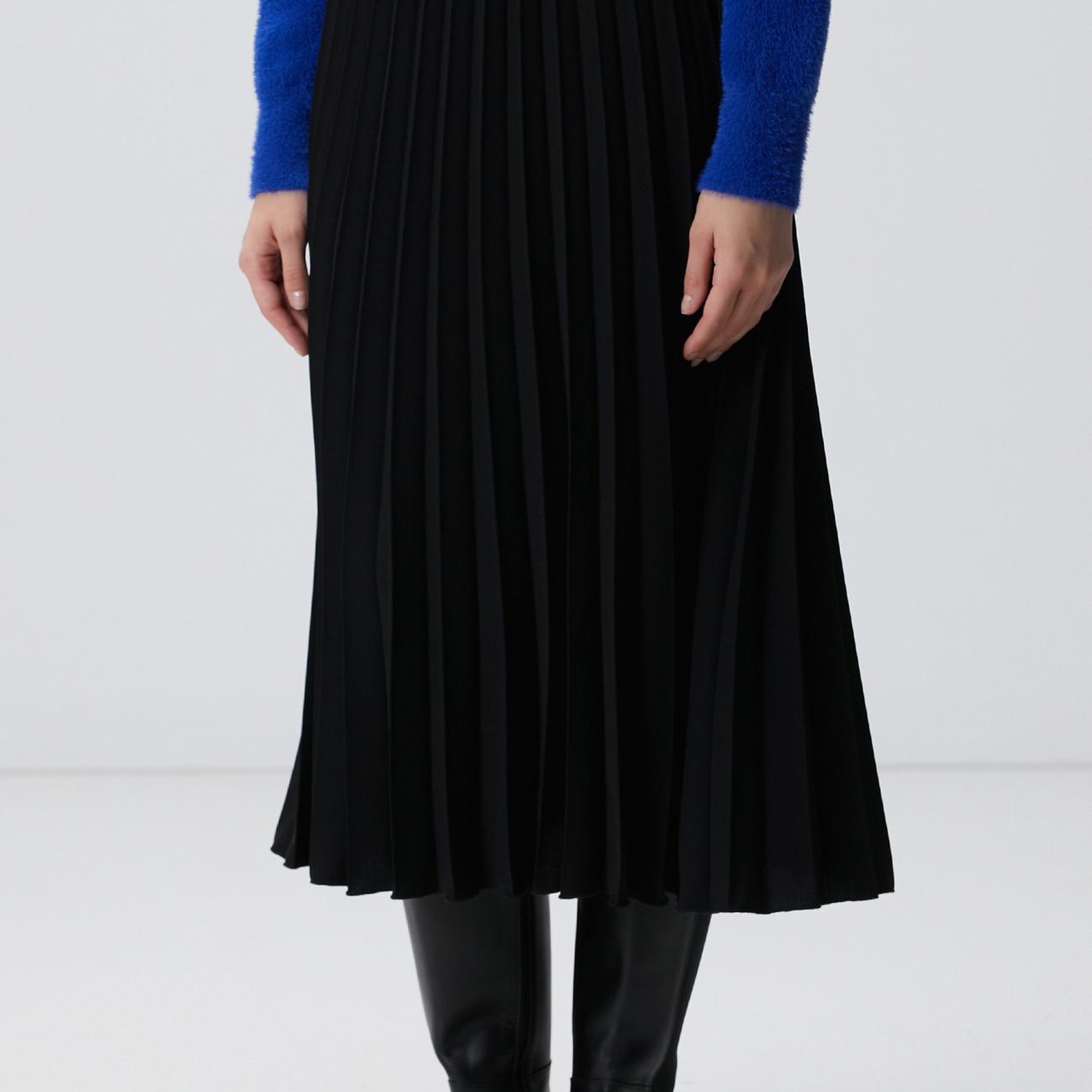 Network Kadın Siyah Piliseli Midi Etek