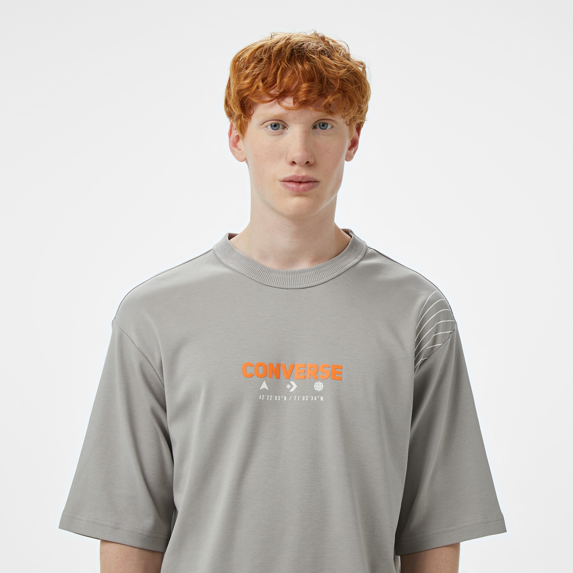 Converse Star Chevron Baskılı Oversize Fit Erkek Gri T-Shirt