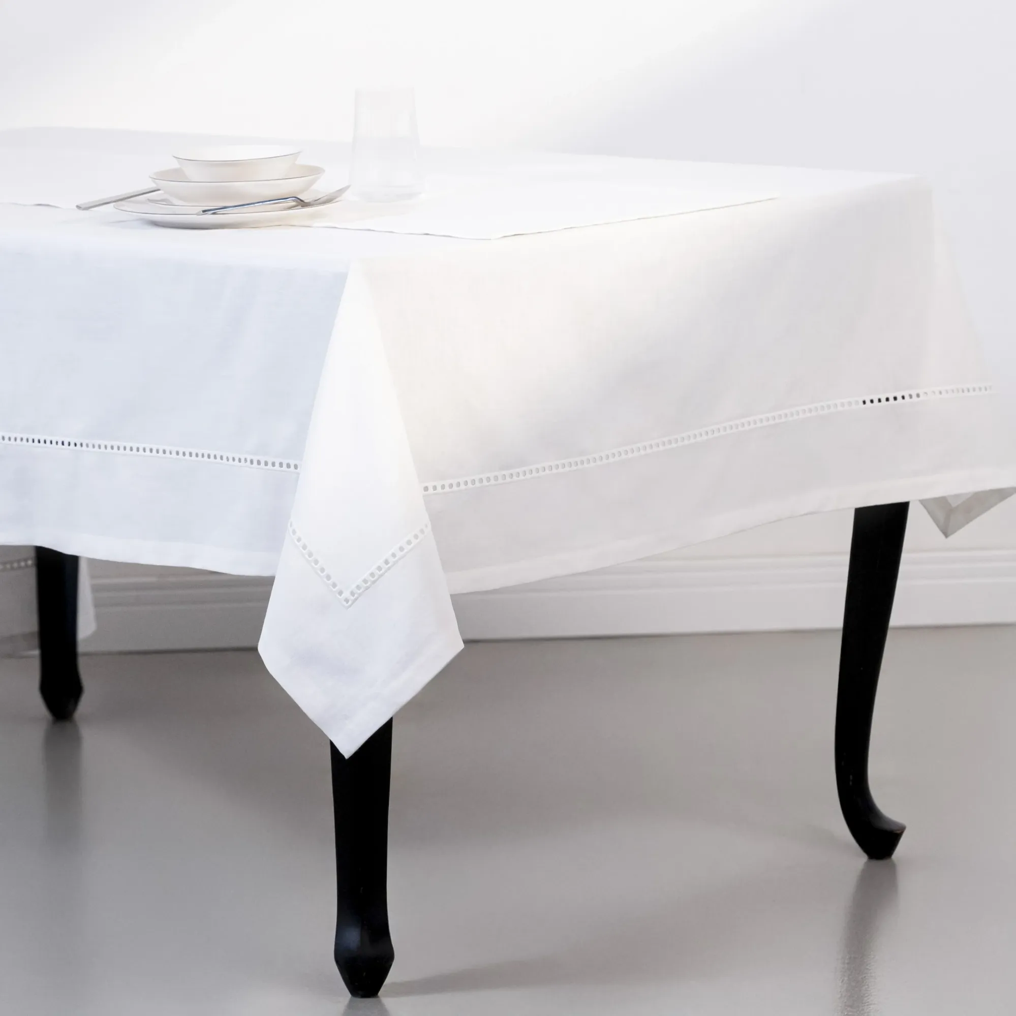  Natura Pamuk Keten Ajur Detaylı Masa Örtüsü Beyaz 150x250 cm