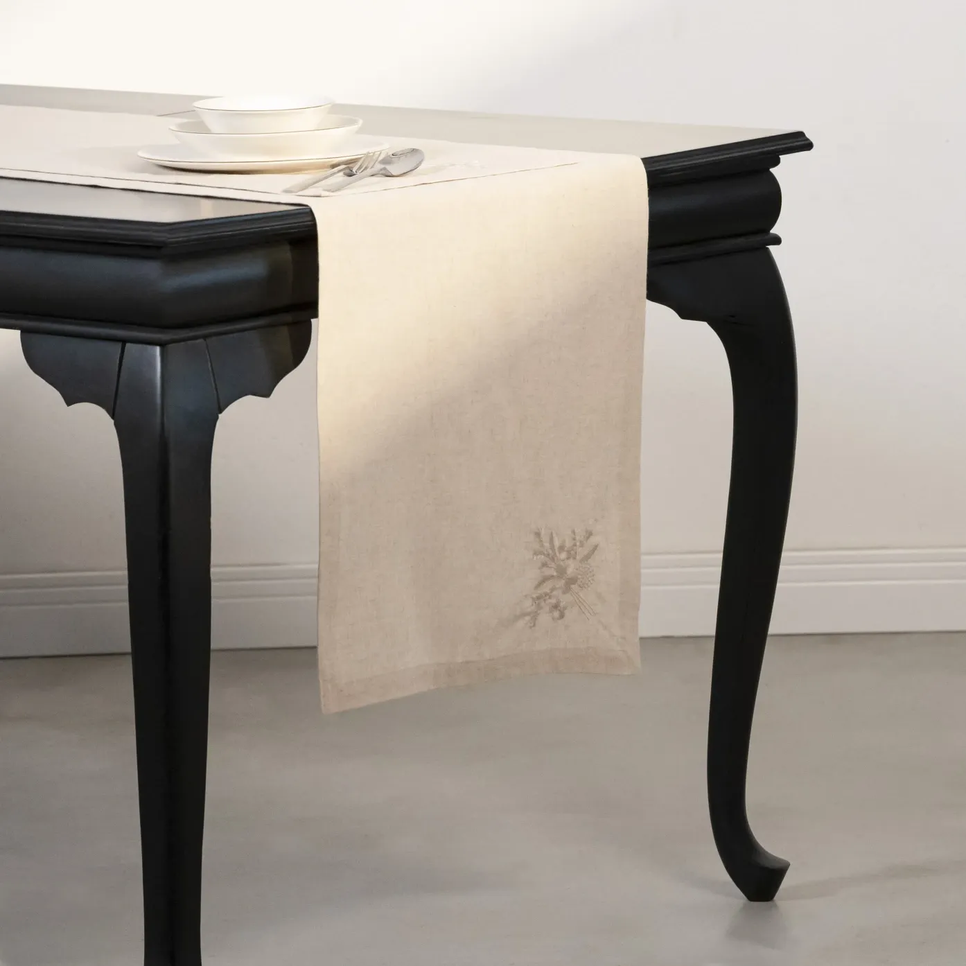  Qua Home Julien Pamuk Keten Çiçek Nakışlı Runner Ekru 45x150 cm