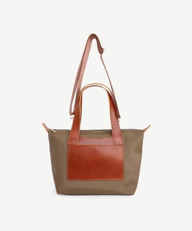  YARGICI Cep Detaylı Deri Garnili Orta Boy Omuz Çantası