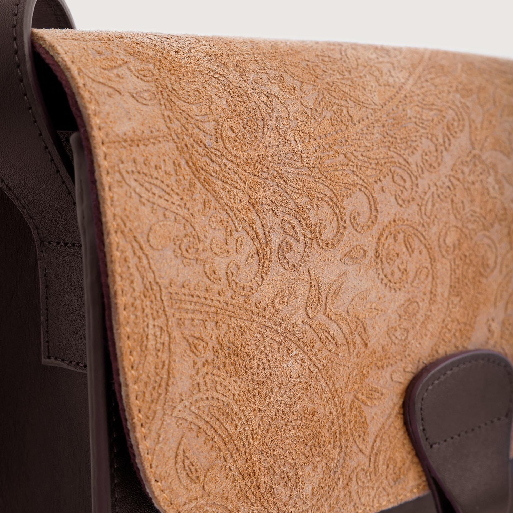 YARGICI Şal Baskılı Süet Garnili Deri Çapraz Çanta