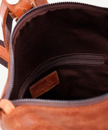  YARGICI Katlama Detaylı Deri Sırt Çantası