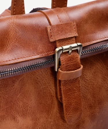  YARGICI Katlama Detaylı Deri Sırt Çantası