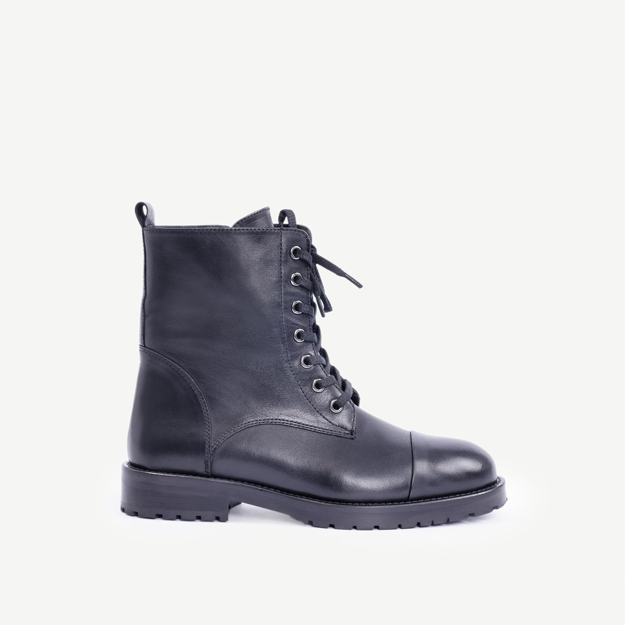 YARGICI İnce Tabanlı Deri Bağcıklı Bot