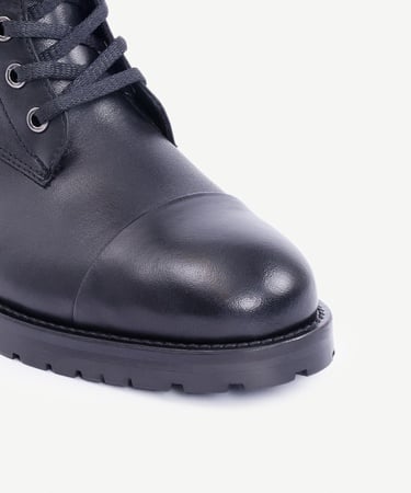  YARGICI İnce Tabanlı Deri Bağcıklı Bot