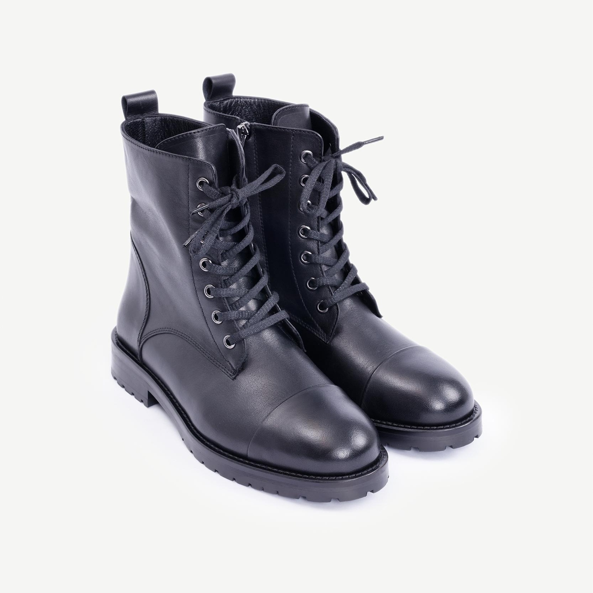 YARGICI İnce Tabanlı Deri Bağcıklı Bot