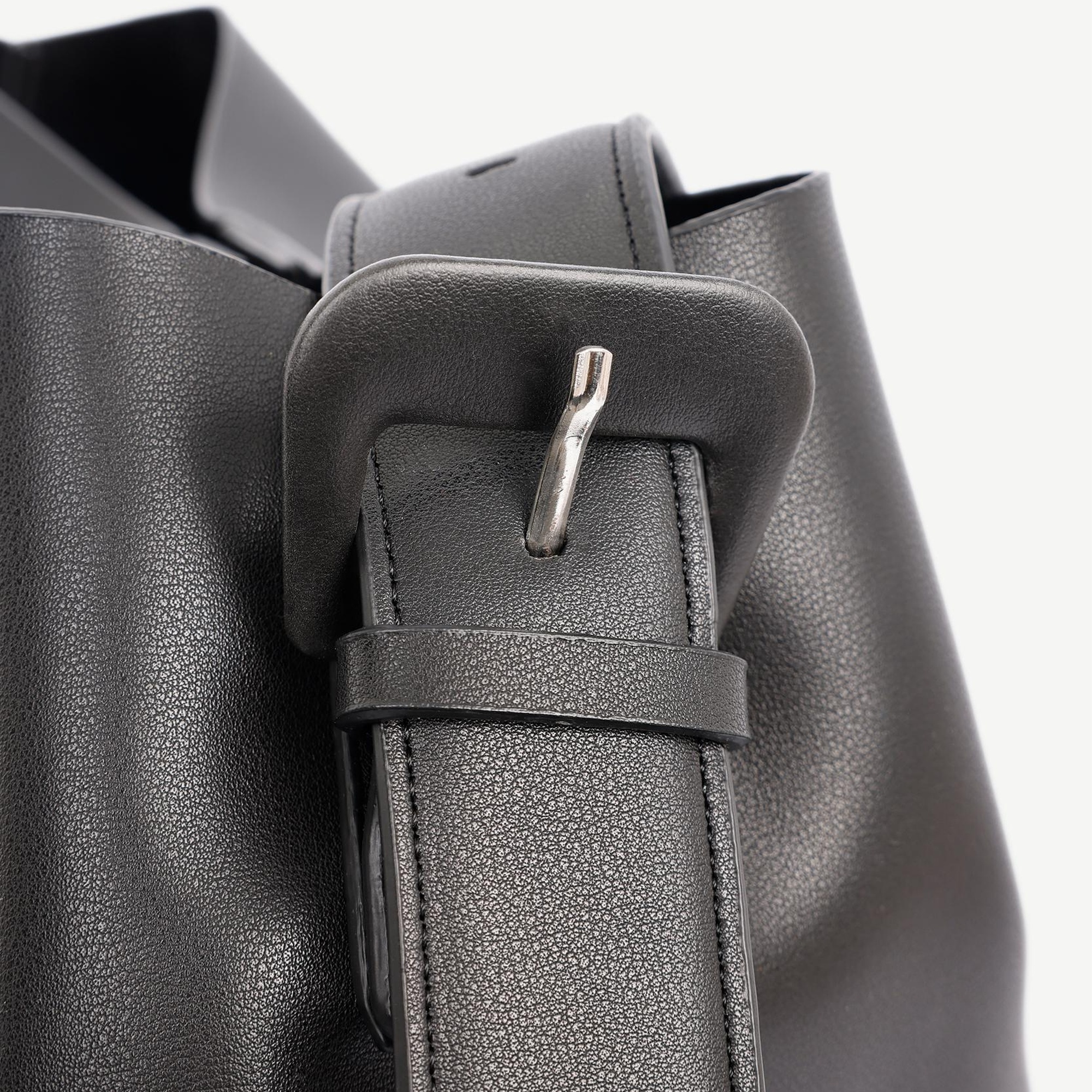 YARGICI Kemer Toka Detaylı Omuz Çantası