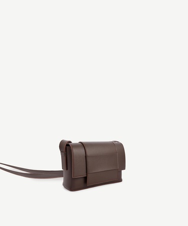  YARGICI Deri Görünümlü Kemer Detaylı Çapraz Çanta