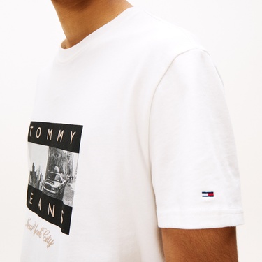  Tommy Jeans Regular Photo Flag Erkek Beyaz T-Shirt