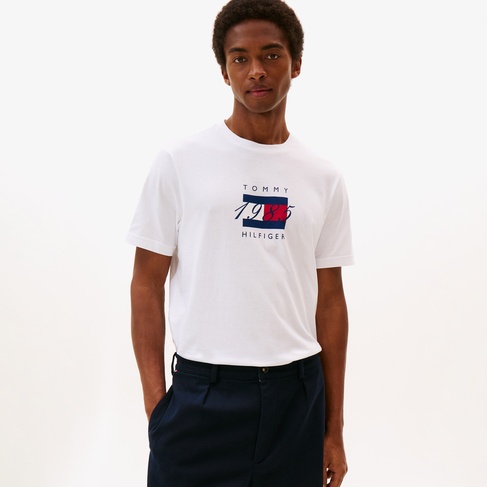 Tommy Hilfiger Linear Flag Graphic Erkek Beyaz T-Shirt