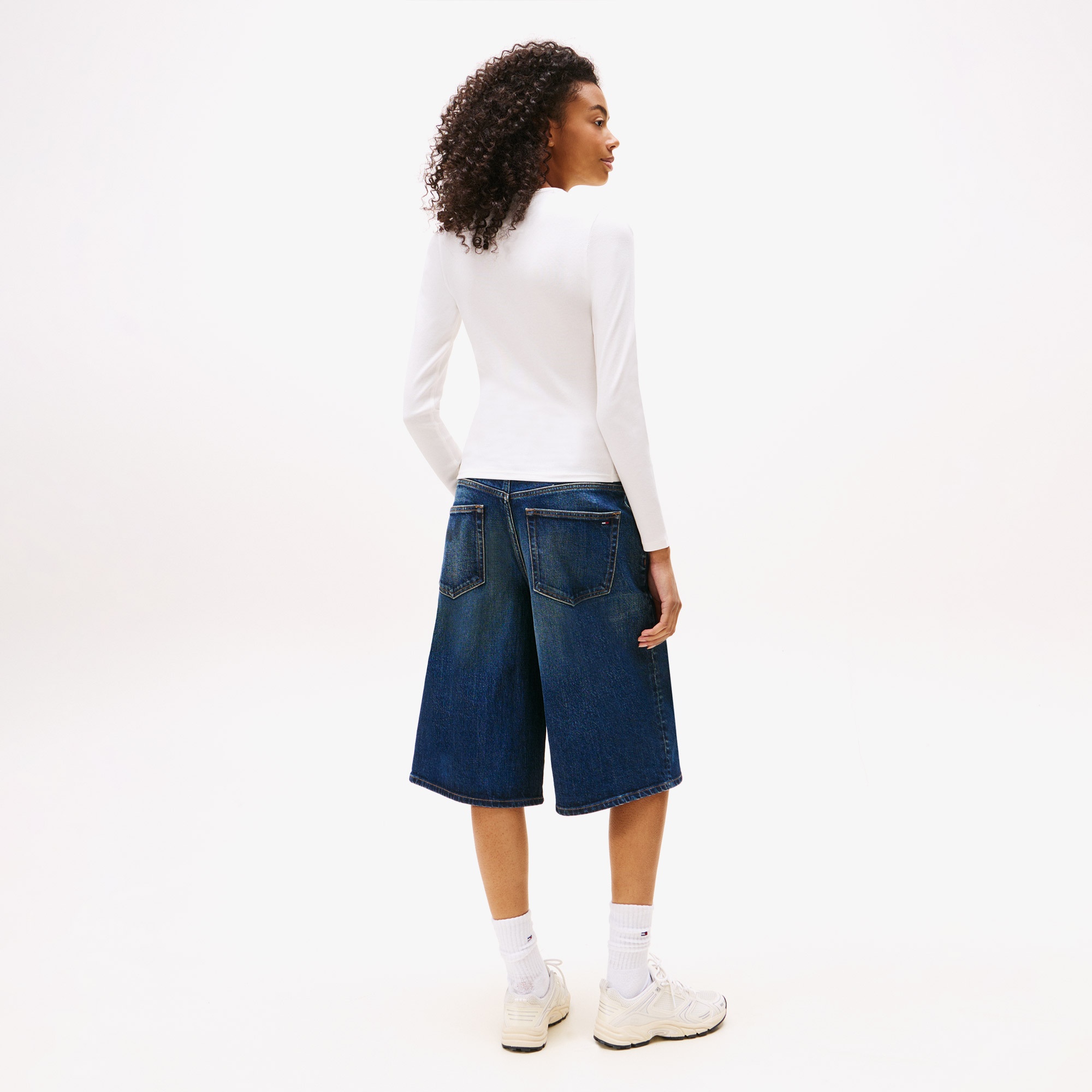 Tommy Jeans Slim Essential Kadın Beyaz Uzun Kollu T-shirt