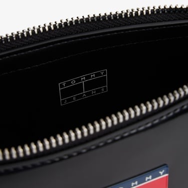  Tommy Jeans Must Kadın Siyah Omuz Çantası