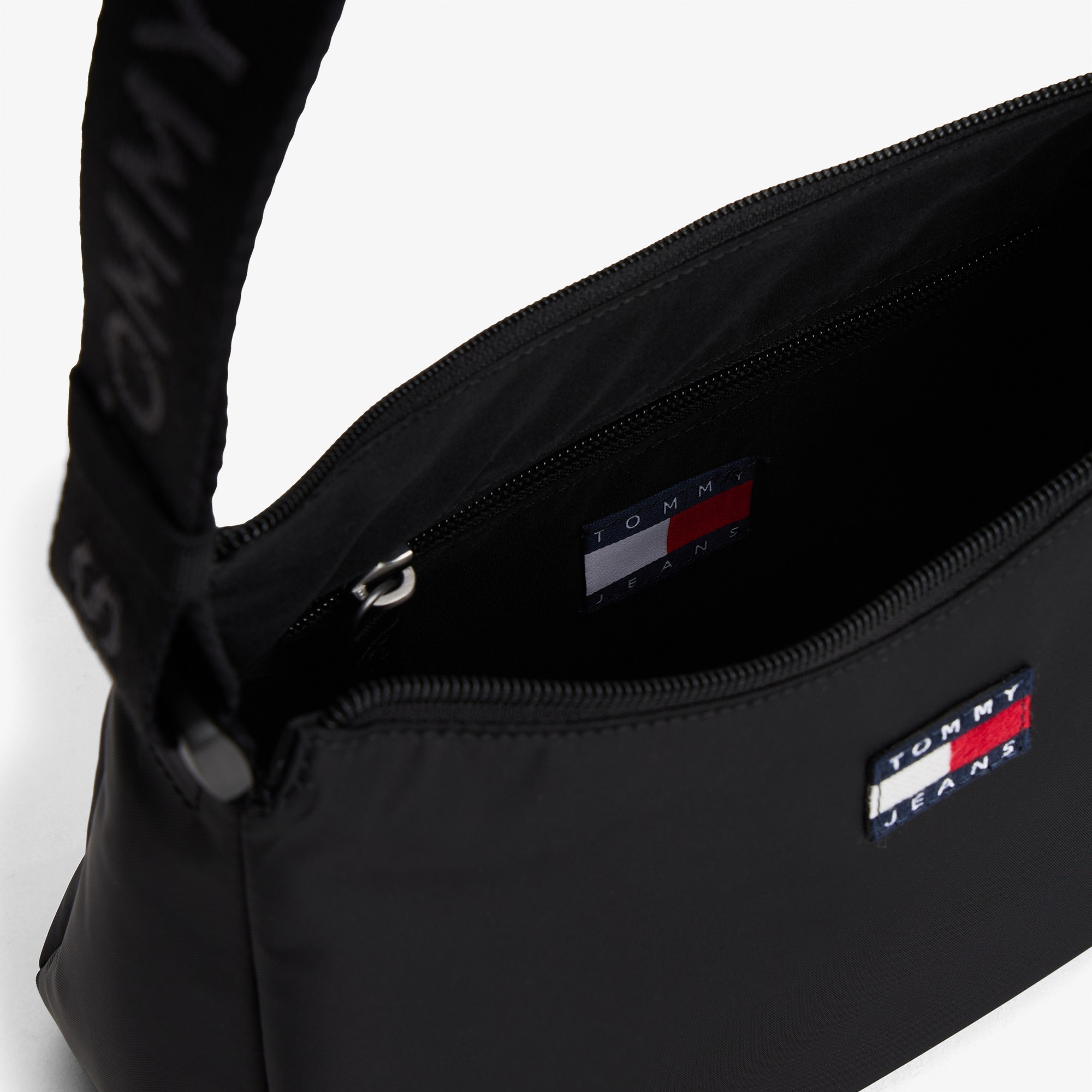 Tommy Hilfiger Essential Daily Kadın Siyah Omuz Çantası