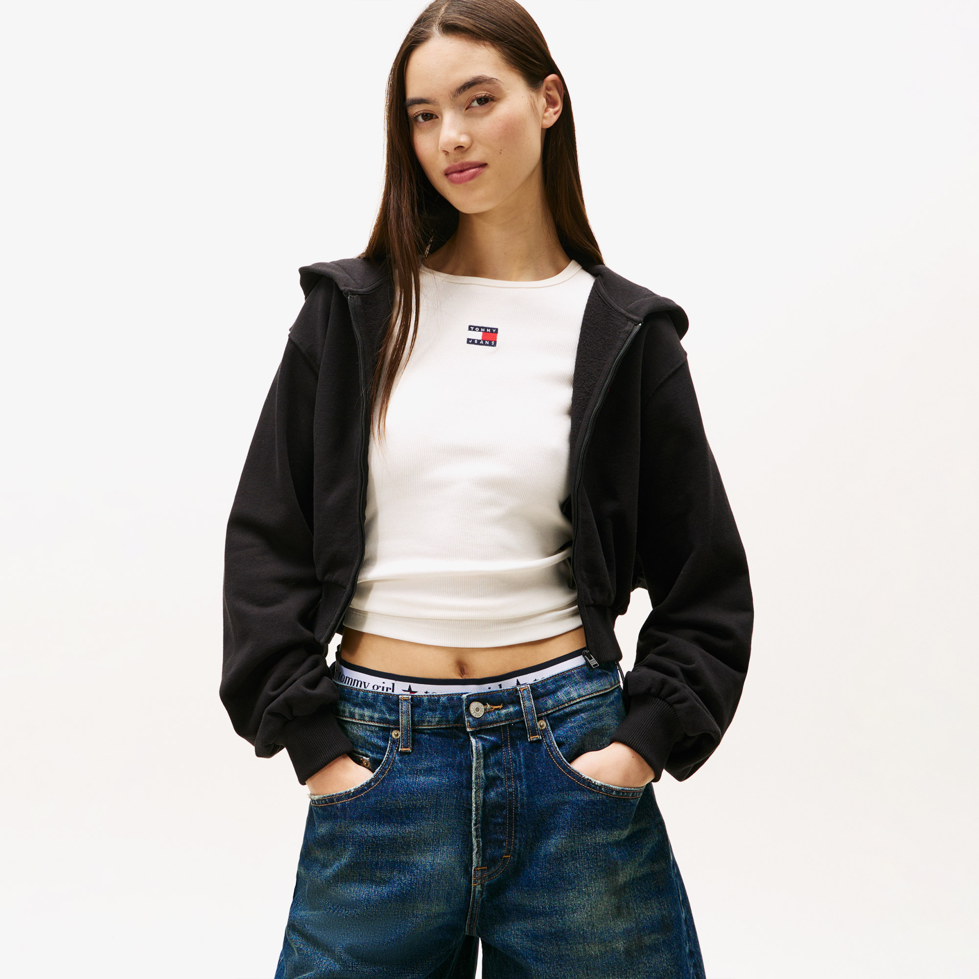  Tommy Jeans Relax Crop S-Flag Kadın Fermuarlı Siyah Hoodie