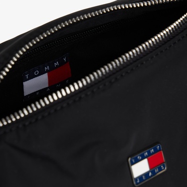  Tommy Jeans Urban Nylon Kadın Siyah Omuz Çantası