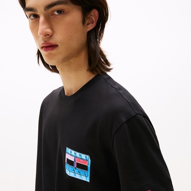  Tommy Jeans Regular Flag Play Erkek Siyah T-Shirt