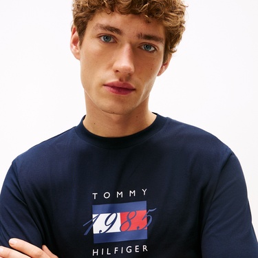  Tommy Hilfiger Linear Flag Graphic Erkek Uzun Kollu Lacivert T-Shirt