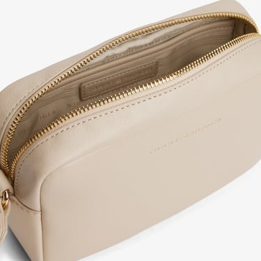  Tommy Hilfiger Logotape Kadın Bej Çapraz Çanta