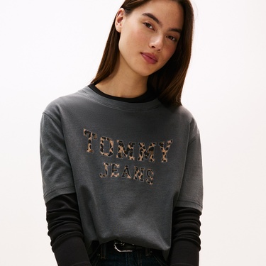  Tommy Jeans Leopard Varsity Kadın Siyah T-Shirt