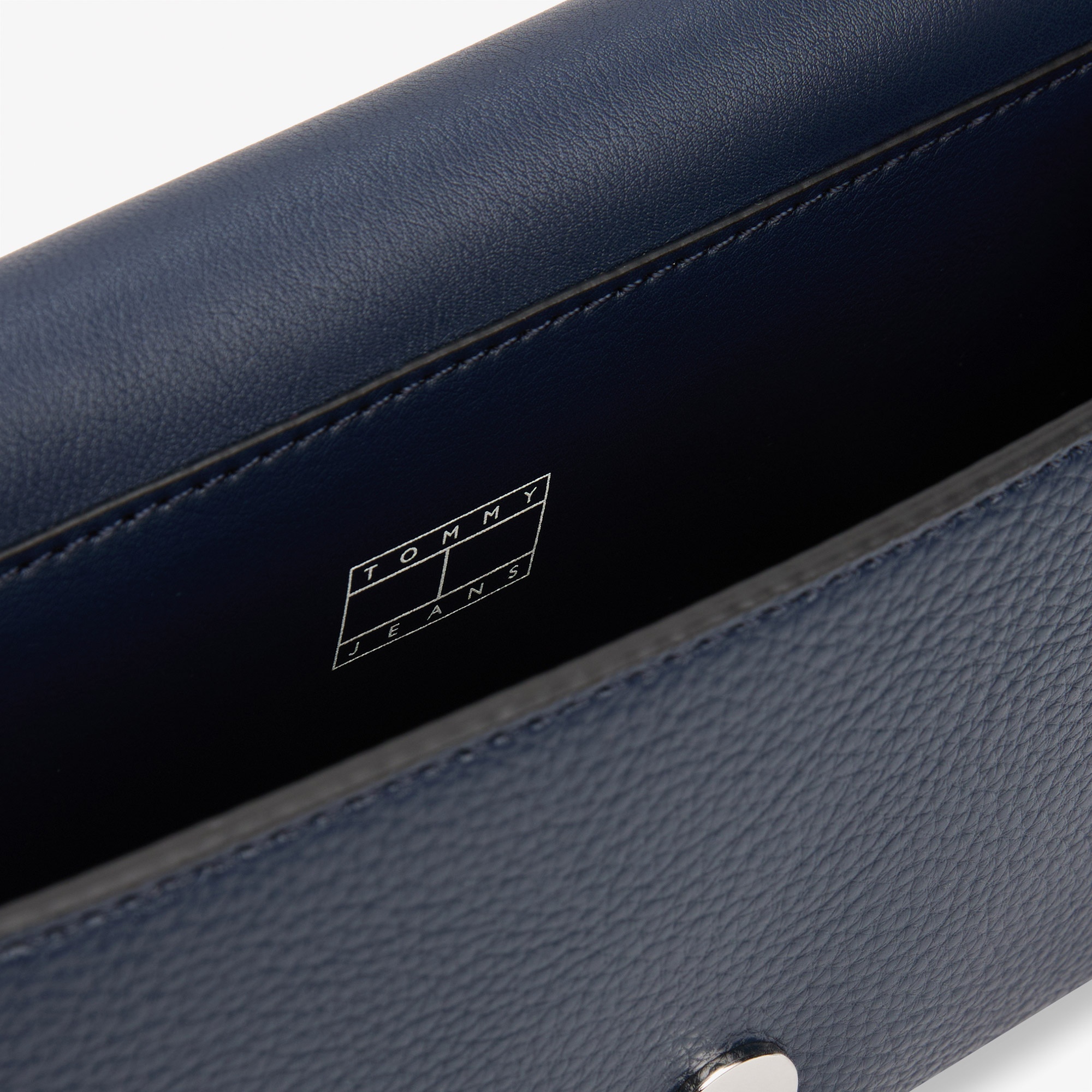 Tommy Jeans Must Flap Kadın Lacivert Çapraz Çanta