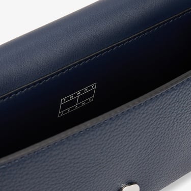  Tommy Jeans Must Flap Kadın Lacivert Çapraz Çanta