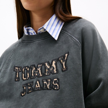  Tommy Jeans Leopard Varsity Crew Kadın Gri Sweatshirt