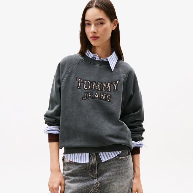  Tommy Jeans Leopard Varsity Crew Kadın Gri Sweatshirt
