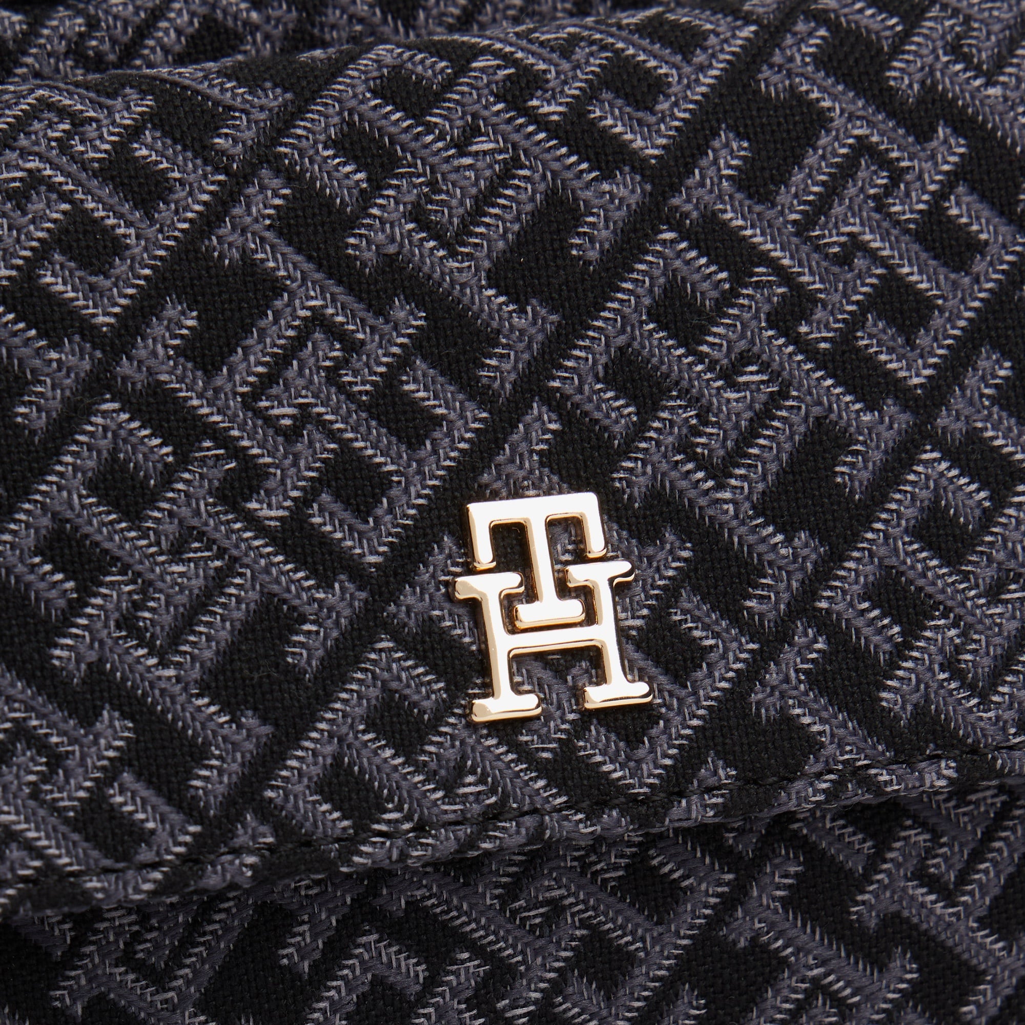 Tommy Hilfiger Icon Jacquard Kadın Siyah Çapraz Çanta