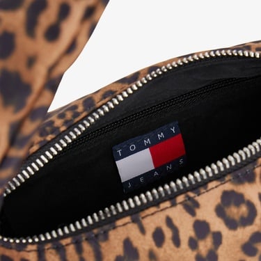  Tommy Jeans Urban Leo Kadın Siyah Omuz Çantası