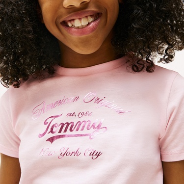  Tommy Hilfiger Metallic Script Çocuk Pembe T-Shirt