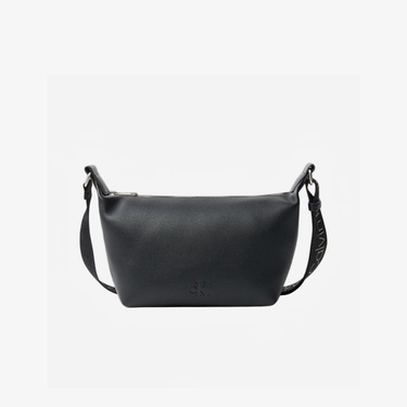  Calvin Klein Ultralight Kadın Siyah Omuz Çantası