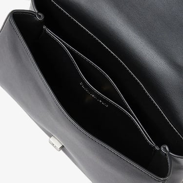  Calvin Klein Sculpted Flap Kadın Siyah Omuz Çantası
