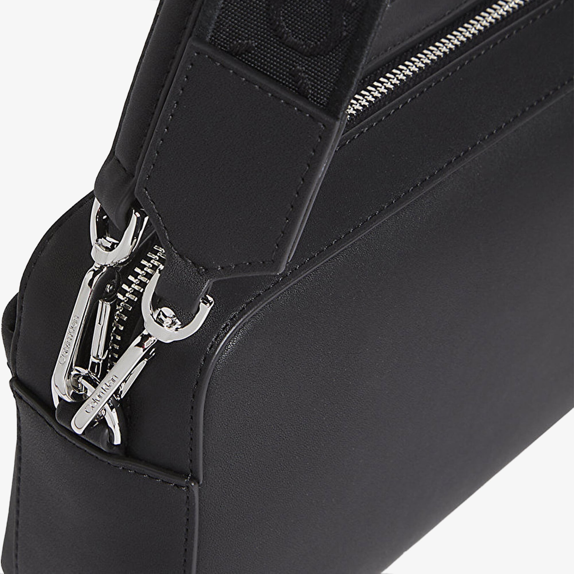 Calvin Klein Must Double Straps Camera Kadın Siyah El Çantası