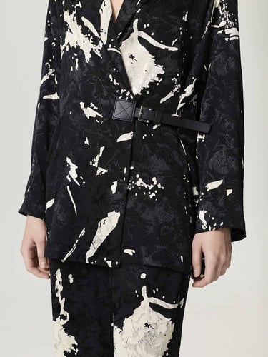  Kemer Detaylı Ceket