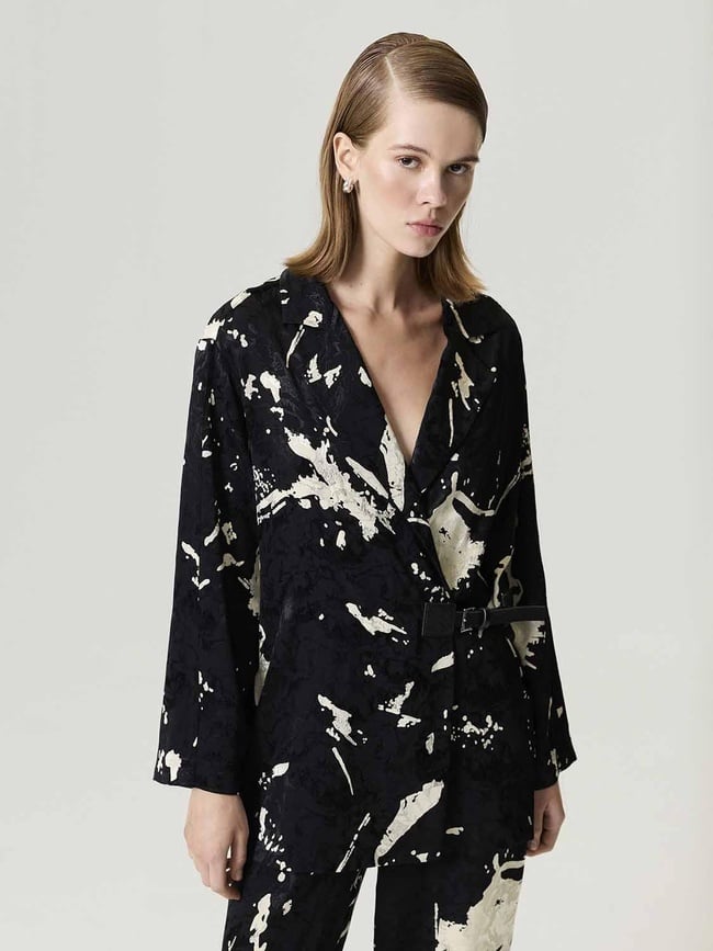  Kemer Detaylı Ceket