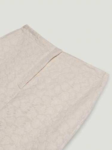  Detay Kumaşlı Pantolon