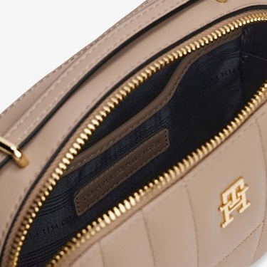  Tommy Hilfiger Feminine Kadın Bej Çapraz Çanta